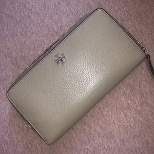 Tory Burch wallet